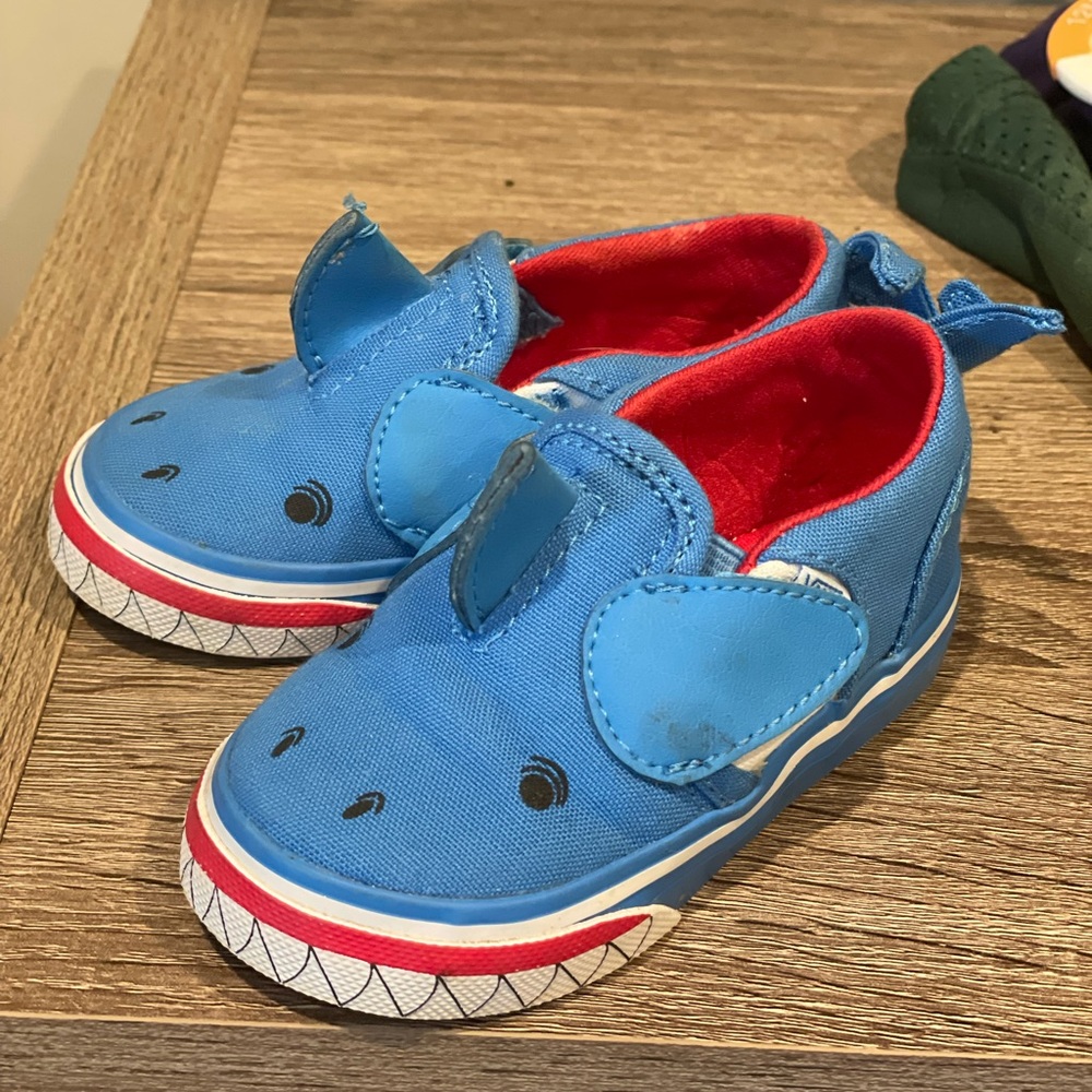 Toddler VANS shark shoes size 5
